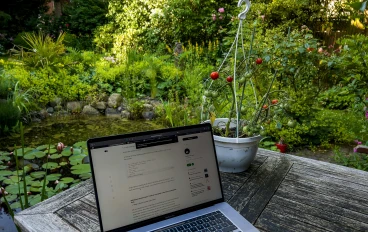 الربح من الإنترنت للمبتدئين في 2026 (الجزء الثاني): التطبيق العملي وبناء دخل مستقر