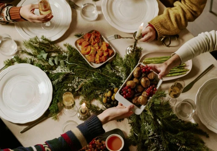 خمس نصائح لتجنب سوء الهضم مع وجبات عيد الميلاد