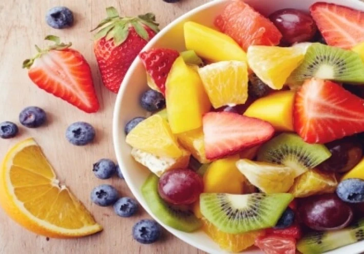 لا الموز ولا التفاح: الفاكهة التي تقوي الذاكرة وتقلل من التدهور المعرفي