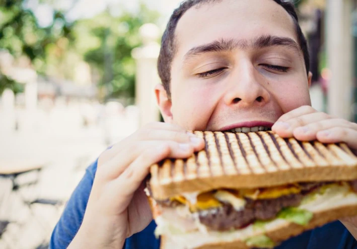 "لا يوجد طعام محدد سيعوض عن مستوى الإجهاد الذي تتم إدارته بشكل سيئ"