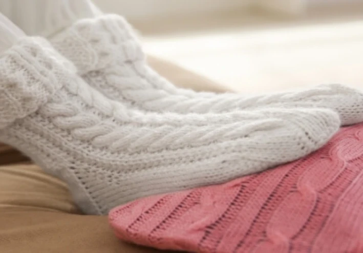 يعاني دائما من برودة القدمين: "هذا ليس طبيعيا ، ربما تحذرك صحتك"