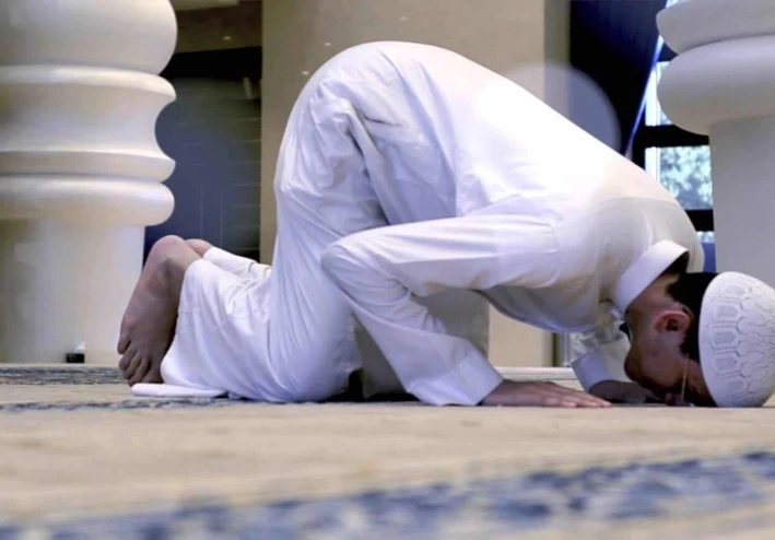 فائدة الصلاة في الدنيا والآخرة