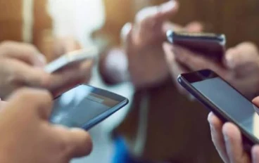 عصر "اللايك" هل اصبحنا نعيش من أجل الآخرين ؟