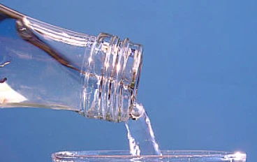 فوائد شرب الماء على الريق للجسم والصحة ✅