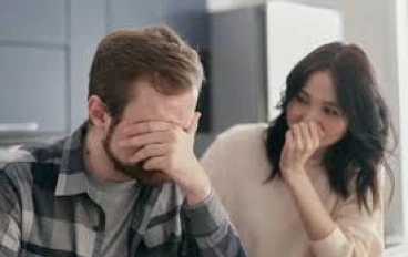   الروابط والصدمات إلى شكل الشخص الذي يعاني من تدني احترام الذات