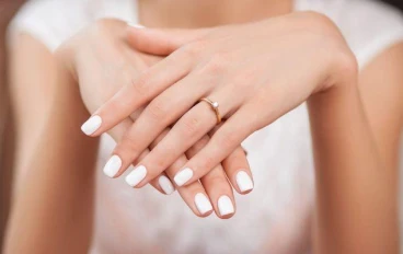 هل مانيكير شبه دائم آمن؟ يستجيب الخبراء بعد حظر اثنين من المكونات السامة