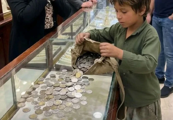 ماذا فعلت الطفل لارضاء امه