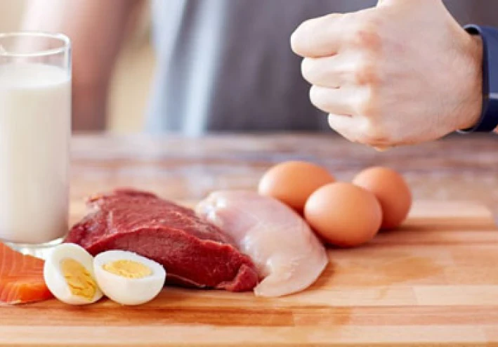 "إذا كنت لا تستهلك البروتين ، فسوف يكسر الجسم العضلات للحصول عليه"