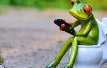  تحذر من خطر دخول الحمام بالهاتف المحمول: "أنت تفعل ذلك بشكل رهيب"