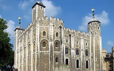 برج لندن: قلعة الدم والتاج في قلب التاريخ البريطاني