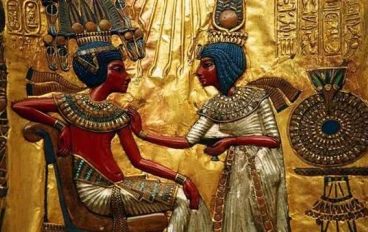 هل قتل إخناتون نفرتيتي؟ قراءة تاريخية في لغز اختفاء ملكة العمارنة