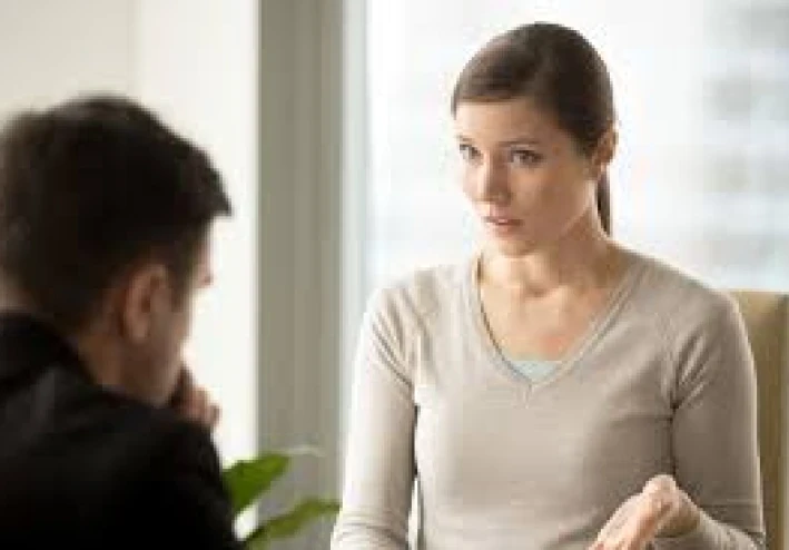 "يمكن أن ننجذب إلى شخص ما دون أن يعني ذلك أن علاقتنا في خطر"