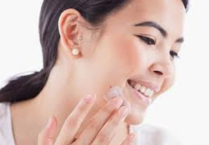 "لن يتم حل البشرة الجافة بغض النظر عن عدد الكريمات التي تضعها إذا واصلت فعل ذلك"