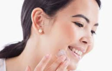  "لن يتم حل البشرة الجافة بغض النظر عن عدد الكريمات التي تضعها إذا واصلت فعل ذلك"