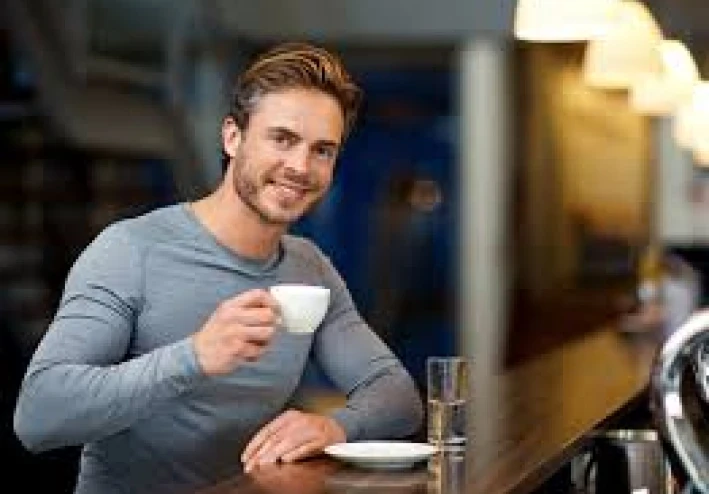 "شرب القهوة دون ترطيب نفسك أولا هو ضربة قوية جدا للجسم"