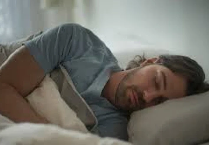 "انتظام النوم أهم من وقت نومك"