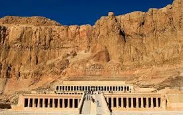 العمارة المقدسة: كيف تحولت المعابد إلى أدوات حكم في مصر القديمة؟