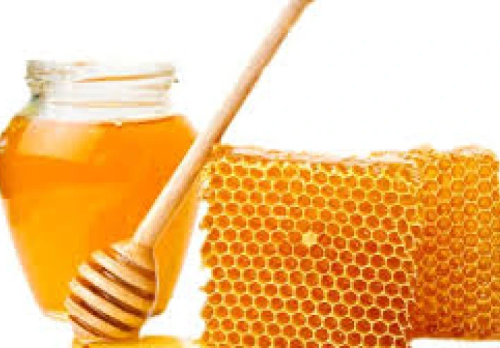 ماذا يحدث في أجسامنا إذا تناولنا العسل كل يوم وما هي آثاره على الكبد