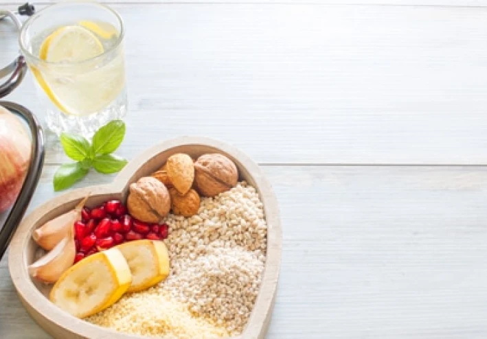 "إذا كنت تحاول تحسين نظامك الغذائي ، فتجنب شرب المشروبات السكرية التي تحتوي على الكافيين والصوديوم"