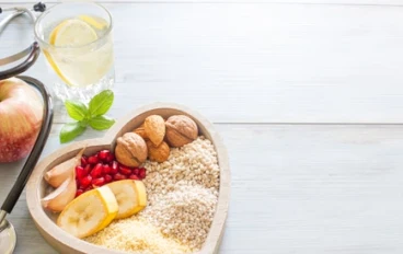  "إذا كنت تحاول تحسين نظامك الغذائي ، فتجنب شرب المشروبات السكرية التي تحتوي على الكافيين والصوديوم"