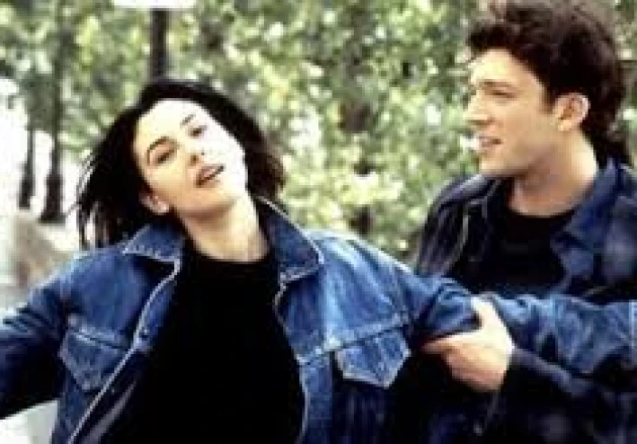 أعمال فنية بصرية تُحاكي التجارب، المشاعر، والأفكار من خلال صور متحركة متزامنة مع الصوت.