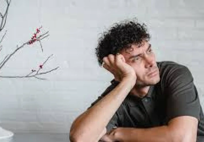 الأسلوب النفسي الذي يشجعك على التخلص مما لم يعد مفيدا لك للعثور على السعادة