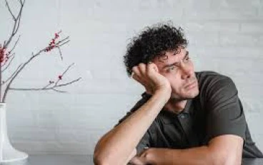 الأسلوب النفسي الذي يشجعك على التخلص مما لم يعد مفيدا لك للعثور على السعادة