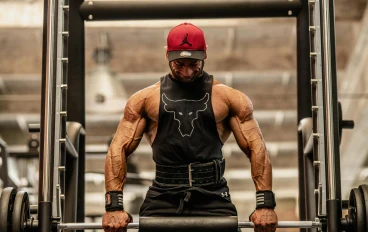 تضخيم العضلات بطريقة علمية: كيف تبني كتلة عضلية بطريقة صحية وآمنة؟"