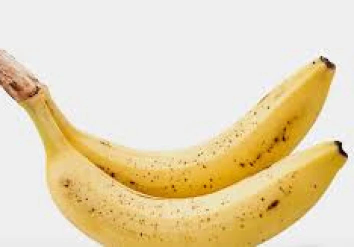 الخطأ الذي يرتكبه الكثير من الناس عند تناول الموز :"إنها أوعيتهم الدموية"