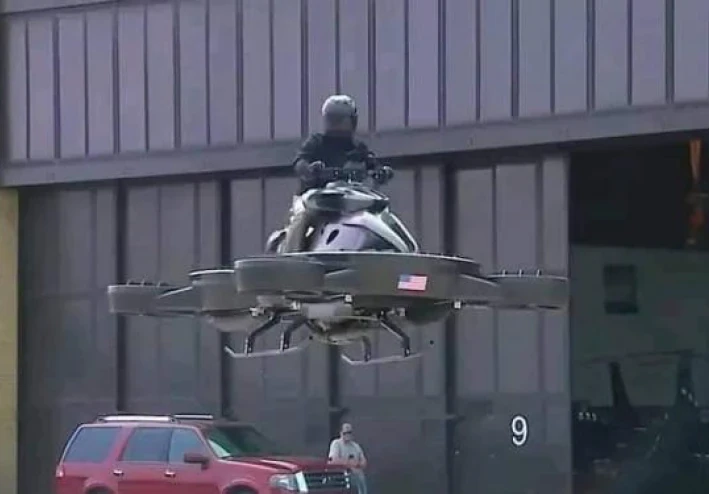 أجنحة الميكانيكا: الملحمة الهندسية لبناء أول دراجة طائرة في التاريخ