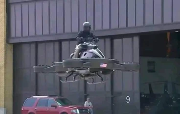 أجنحة الميكانيكا: الملحمة الهندسية لبناء أول دراجة طائرة في التاريخ