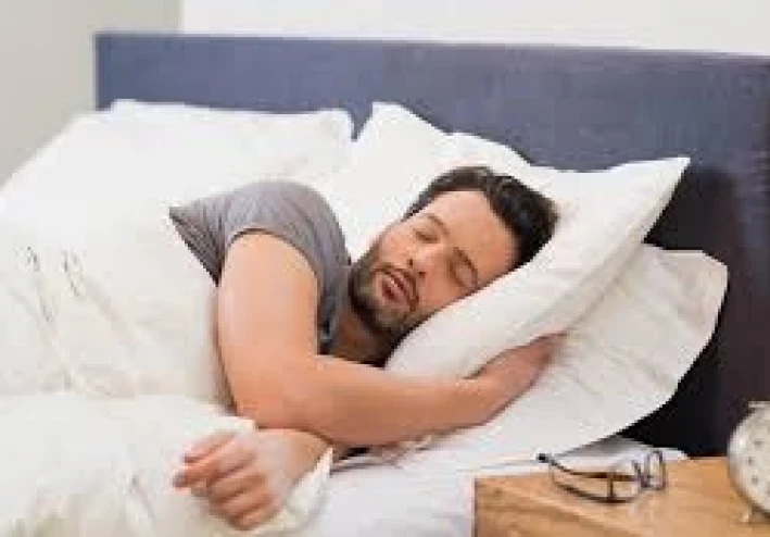 النوم السيئ يجعلنا نأكل أسوأ ويضر بصحتنا بشكل خطير