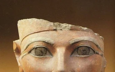 تماثيل حتشبسوت: بين القوة السياسية ومحاولة محو الذاكرة