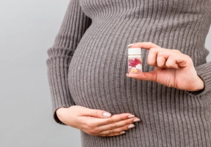 يكاد الإقلاع عن مضادات الاكتئاب أثناء الحمل يضاعف من خطر الإصابة باضطرابات الصحة العقلية