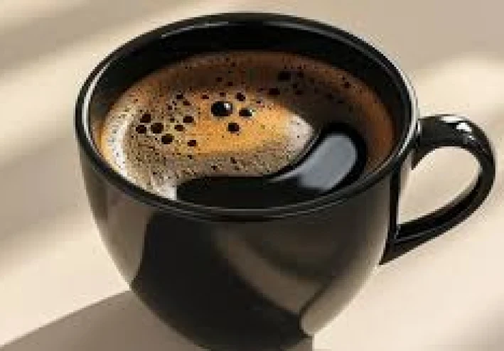 هذا هو الحد الأقصى من القهوة الموصى بها من قبل الطبيب: "يمكن أن يسبب الأرق ، عدم انتظام دقات القلب والقلق"