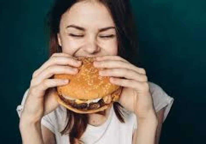 'مفارقة لوحة فارغة' : لماذا الوجبات الغذائية تجعلك الدهون