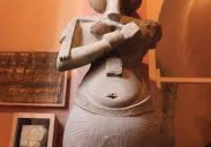 التحليل النفسي لشخصية أخناتون وانعكاسها على قراراته