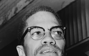 مالكوم إكس (19 مايو 1925 - 21 فبراير 1965)، واسمه عند مولده: مالكوم ليتل