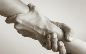 العلاج: لماذا أصبحت النزوات الصغيرة تخديرا عاطفيا