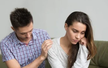 تظهر السخرية أيضا: كيف تكسر هذا الدرع العاطفي الذي يخدرك من مشاعرك