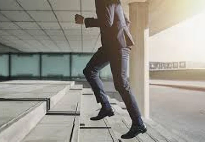 "صعود السلالم يعادل الركض بسرعة 10 كيلومترات في الساعة"