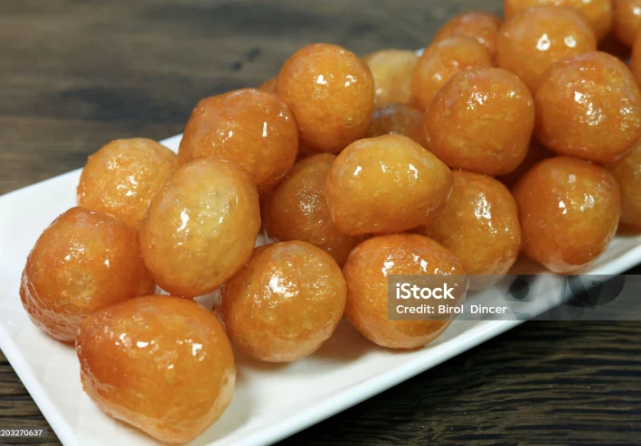 طريقة عمل لقمة القاضي المقرمشة في البيت بخطوات سهلة وناجحة.