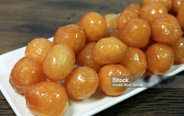 طريقة عمل لقمة القاضي المقرمشة في البيت بخطوات سهلة وناجحة.