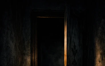 الباب الذي يُفتح وحده