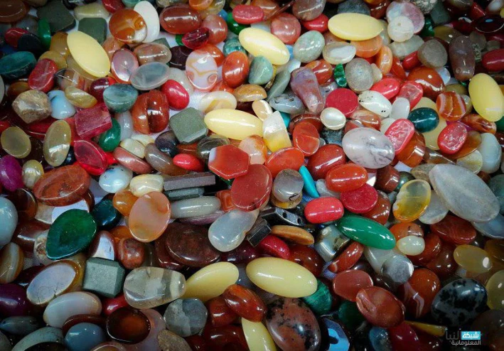 الأحجار الكريمة الأكثر بحثًا: دليلك الشامل إلى أسرار الجمال والقيمة