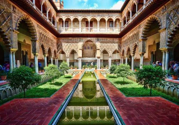 الاستمرار في الأندلس: الدولة الأموية الثانية بين الشرعية المفقودة وبناء إمبراطورية الغرب الإسلامي