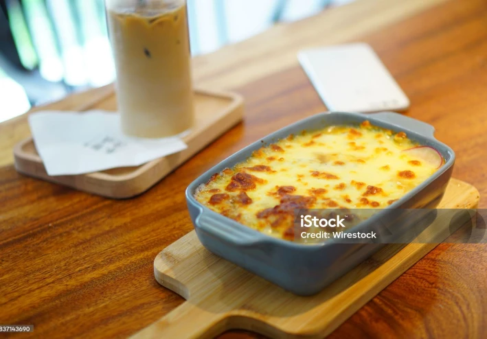 المكرونة بالبشاميل: وصفة مصرية شهية بخطوات سهلة.