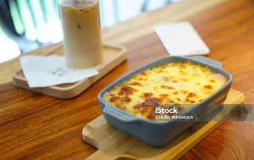 المكرونة بالبشاميل: وصفة مصرية شهية بخطوات سهلة.