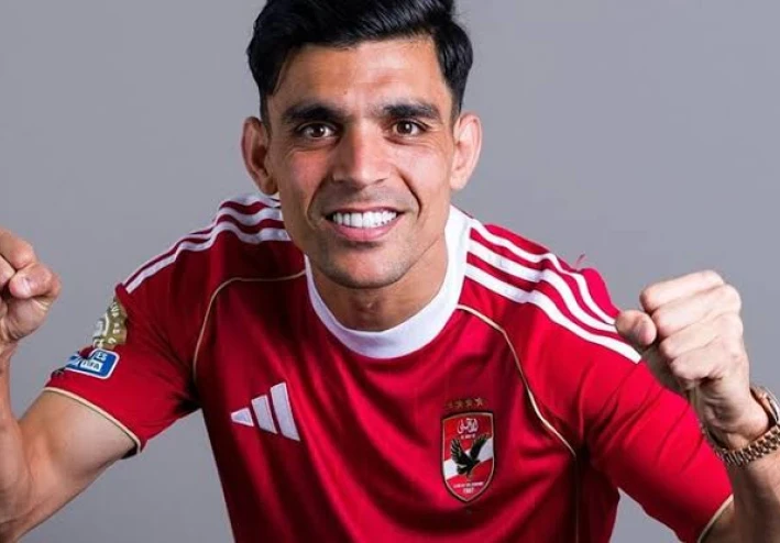 أشرف بن شرقي (مواليد 24 سبتمبر 1994) هو لاعب كرة قدم مغربي يلعب في مركز الجناح أو الوسط الهجومي لصالح النادي الأهلي الذي ينافس في الدوري المصري الممتاز.