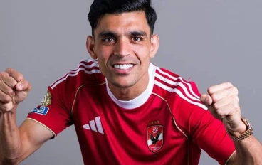 أشرف بن شرقي (مواليد 24 سبتمبر 1994) هو لاعب كرة قدم مغربي يلعب في مركز الجناح أو الوسط الهجومي لصالح النادي الأهلي الذي ينافس في الدوري المصري الممتاز.